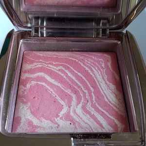 HOURGLASS Lighting Blush